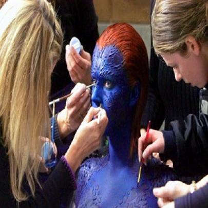 Como foi feita maquiagem e pintura da Mística do filme X-Men