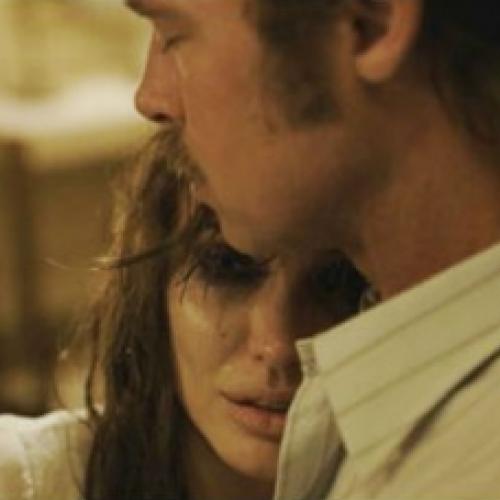 Brad Pitt e Angelina Jolie: À Beira Mar, 2015. Trailer leg. Drama.