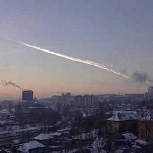 Queda de meteorito causa pânico e deixa quase mil feridos na Rússia