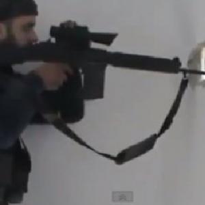 Sniper quase morre em tiroteio