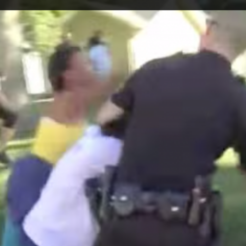 Mulher de TPM bate em policial