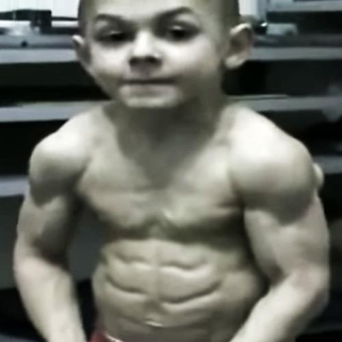 Giuliano Stroe, o menino mais forte do mundo