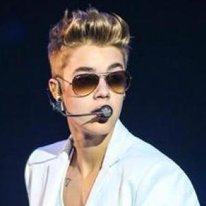 Justin Bieber tem crise de ciúme com uma fã em pleno palco