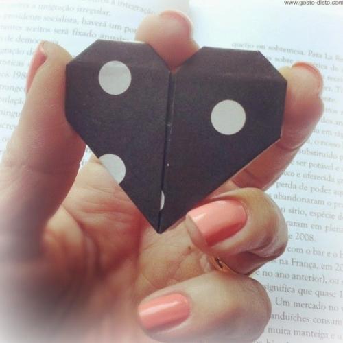 Dia dos Pais: Como fazer um marcador de livro em origami.