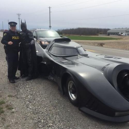 Batmóvel é parado pela polícia no Canadá