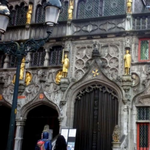 Como é a Basílica do Sangue Sagrado em Bruges - Bélgica