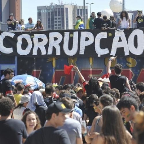 Para 77% dos brasileiros, violência e corrupção afetam a educação