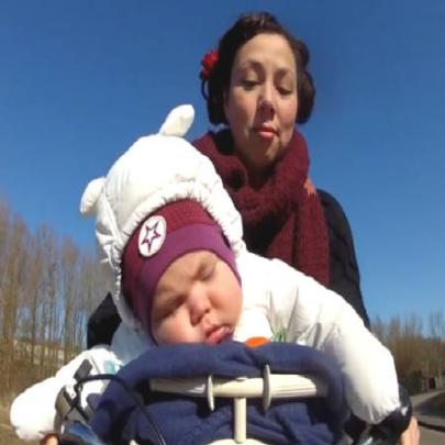 Clipe de banda holandesa mostra que bebês também andam de bicicleta