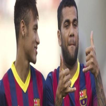 Neymar e Daniel Alves sofrem racismo em jogo na Espanha