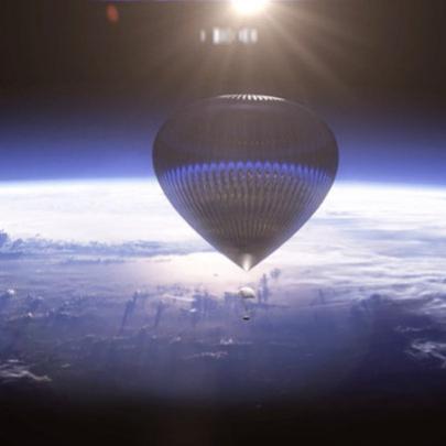 Conheça o passeio de balão que te leva ao topo da Terra