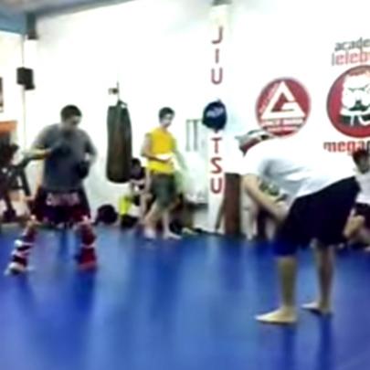 Confronto entre Jiu jitsu vs Muay Thai, Vídeo