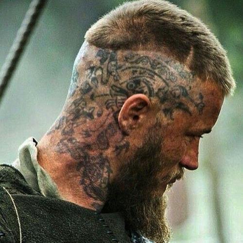 Vikings: Significado das tatuagens de Ragnar, Floki e Rollo