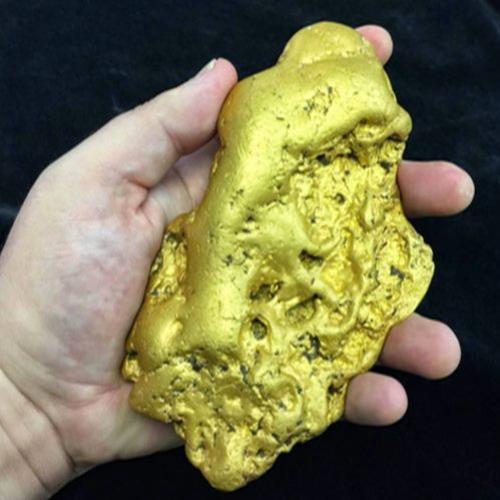 Pepita de ouro gigante com 2,7 kg é uma das maiores já descobertas