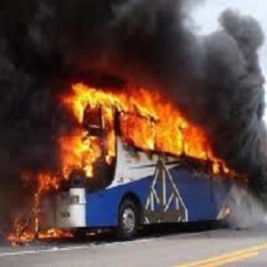 Noite de violência com vários ônibus queimados!