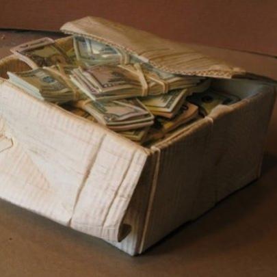 Confira como transformar um bloco de madeira em uma caixa de dinheiro