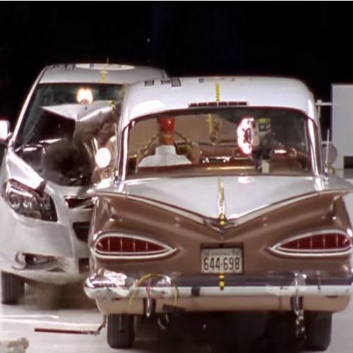 Crash-test entre um Bel Air 1959 e um Chevrolet Malibu 2009