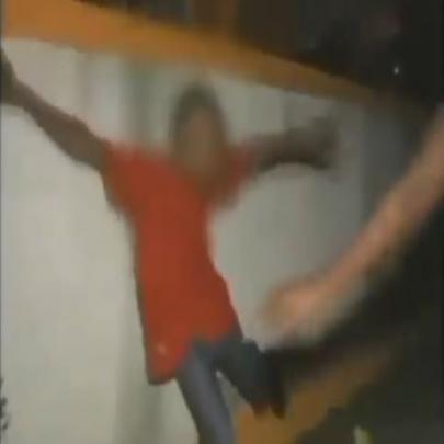 Vídeo mostra ataque de espíritos contra menino