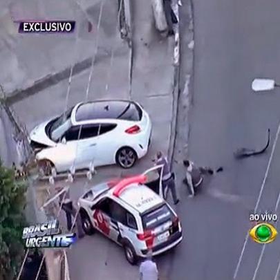 Carro de alta potencia sendo perseguido por policiais em São Paulo
