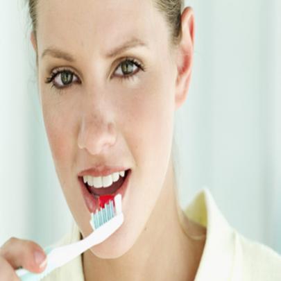 Por que sentimos sede depois que escovamos os dentes?