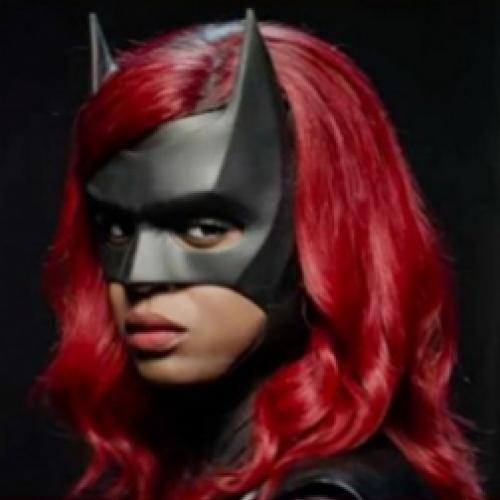 Batwoman: Atriz diz que heroína ganhará um novo uniforme
