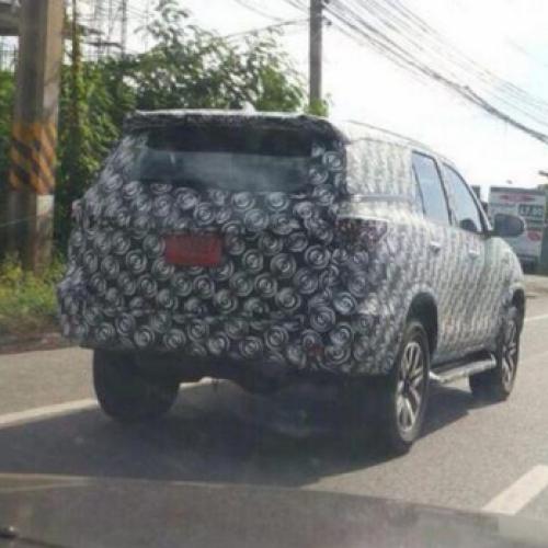 Toyota SW4 2015 foi flagrada na Tailândia
