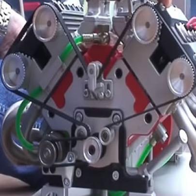 Veja o vídeo de um mini motor V8 funcionando