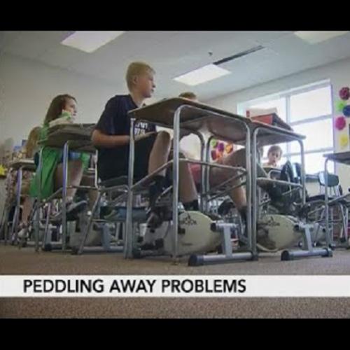 Professor faz seus alunos pedalarem para se concentrar na aula