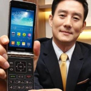 Conheça o novo celular com flip da Samsung