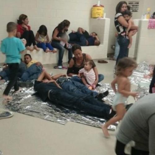 Crianças são vítimas de abuso na fronteira com EUA