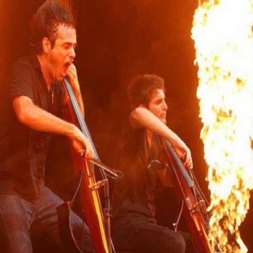 Conheça a dupla de violoncelistas mais roqueira do mundo: 2Cellos! [Sh