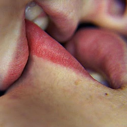 Os 8 piores tipos de beijo! Veja se você beija bem