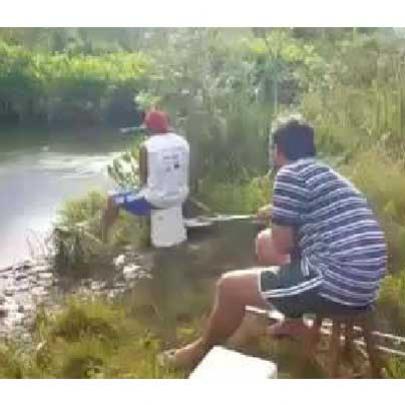 Trollando o amigo na pescaria