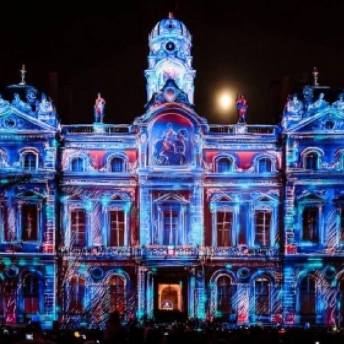 Festival das Luzes de Lyon utilizou projeção em 3D para colorir os bel