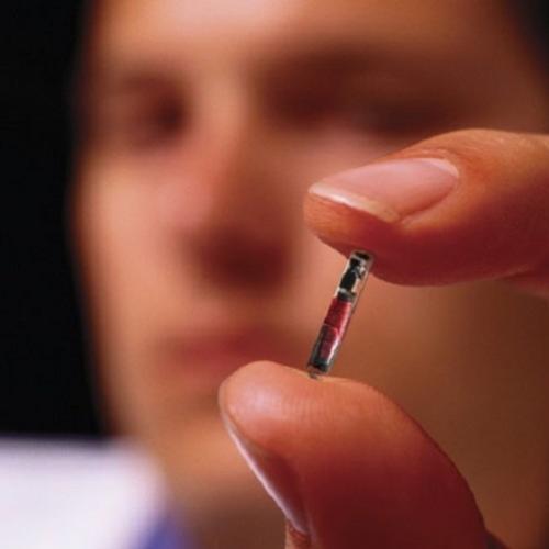 Implantação de microchips em ser humano é bom ou ruim?