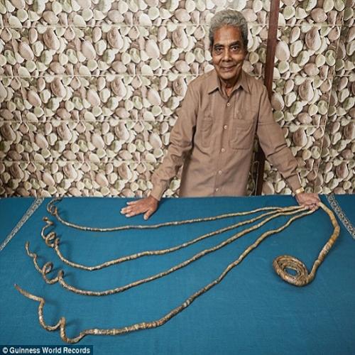Indiano não corta suas unhas há quase 63 anos e ganha recorde mundial
