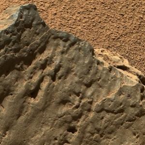 Sonda curiosity encontra moléculas de água em rocha marciana