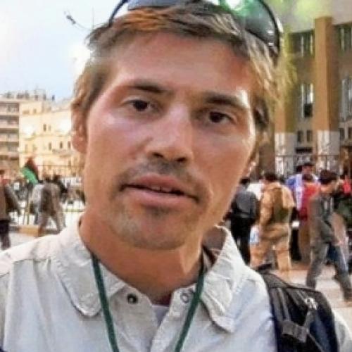 Vídeo mostra jornalista sendo decapitado pela EI