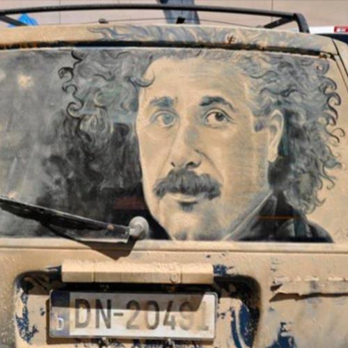 Verdadeiras obras de arte feitas em poeira de carros