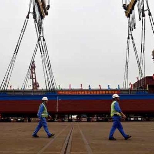 A China lança o primeiro navio elétrico do mundo.
