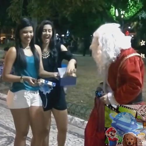 Pegadinha de Natal: Papai Noel dá Presente Fail para pessoas na rua