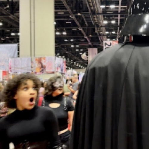 Veja a reação das pessoas ao verem um Darth Vader gigante de verdade