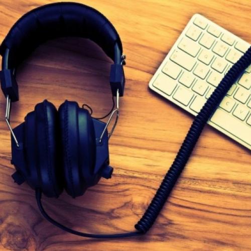 Ouvir música melhora o rendimento no trabalho