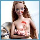 Exclusivo: O parto da boneca Barbie
