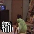 Chaves assistindo o jogo do Santos