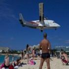  Conheça Maho Beach: a praia onde aviões voam baixo