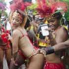 Rihanna se joga em Carnaval de Barbados