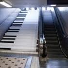 Sem proibições, metrô convence pessoas a evitar a escada rolante