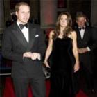 Kate Middleton e Príncipe William participa de festa em Londres