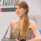 Taylor Swift é consagrada como artista do ano no AMA