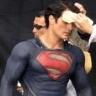 Uniforme mais detalhado em fotos de Superman - O Homem de Aço 
